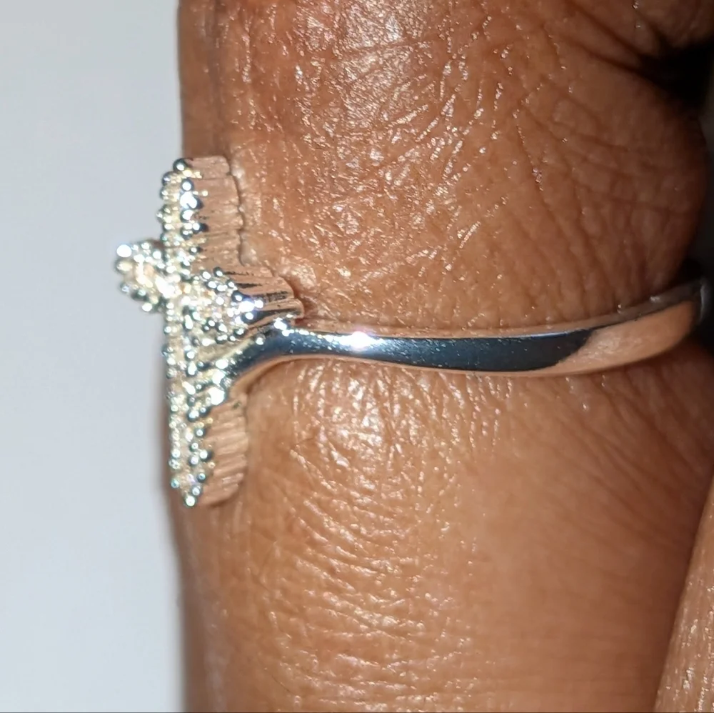 925 Sterling Silver Sparkling diamond Cross Design ring sz 7